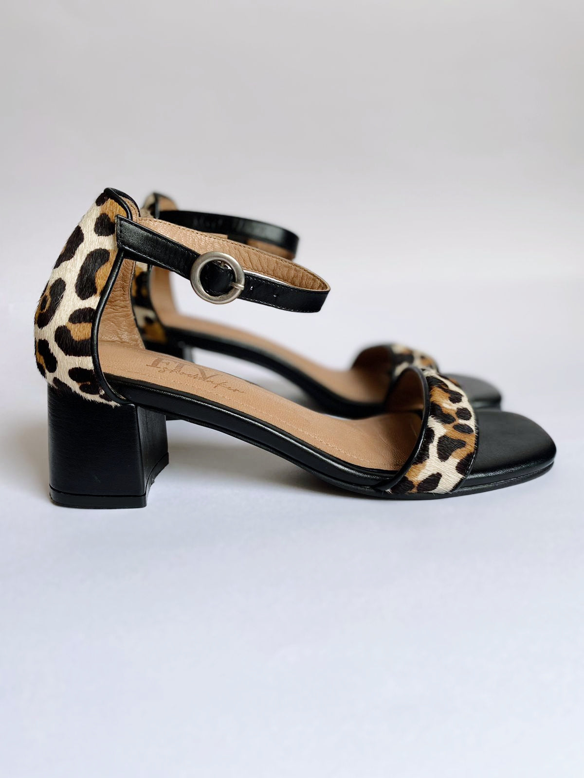 Sandalia Luisa Animal Print/ Negro